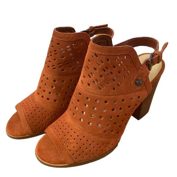 Marc Fisher Casha Womens 7 Burnt Orange Perforated Peep Toe 3” Block Heel -Flaw - Picture 2 of 11